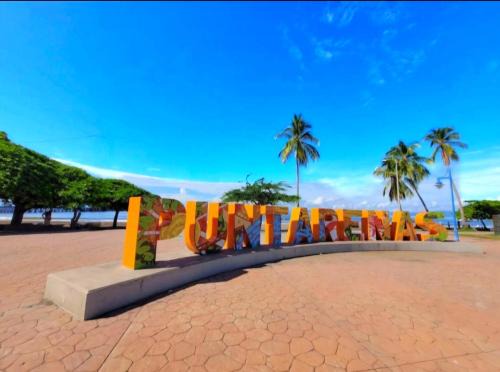 Puntarenas House | Hostel del Pacífico Habitación con baño privado y AC