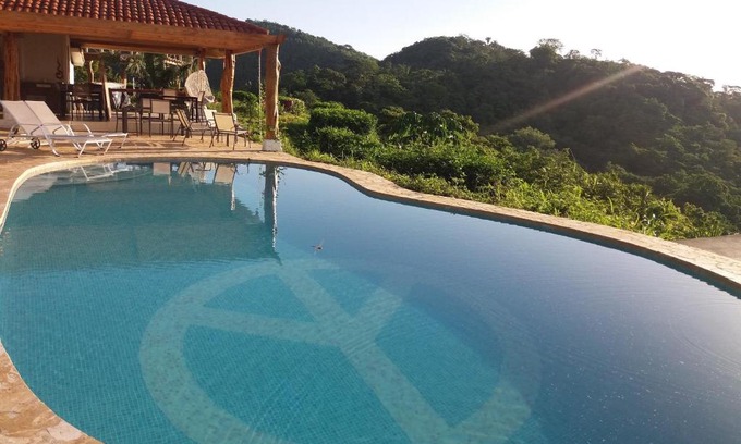 Puerto Carrillo Hotel | Hotel Peace & Lodge