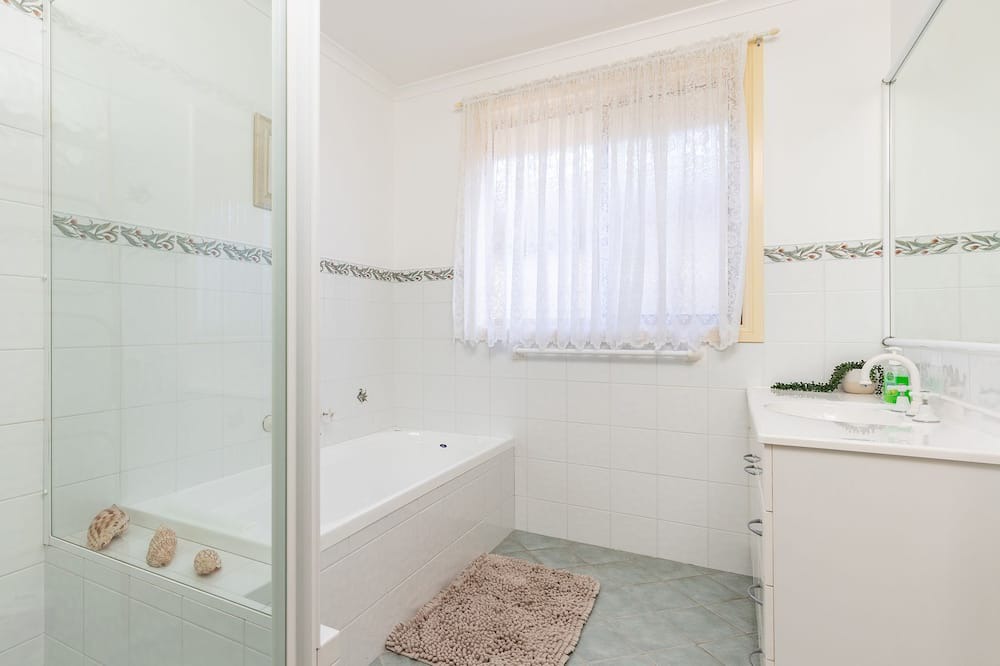 Photo of Bathroom in Tuncurry