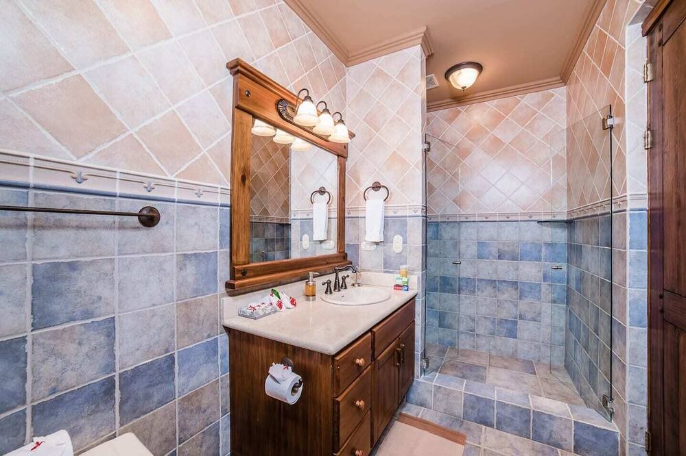 Photo of Bathroom in Tango Mar