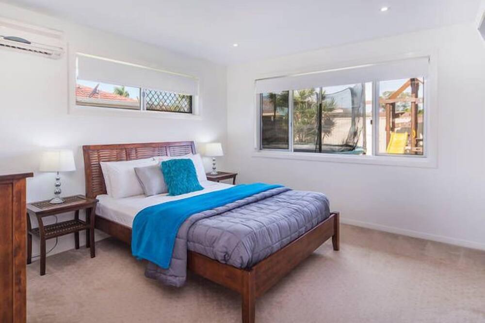 Photo of Bedroom in Mermaid Waters
