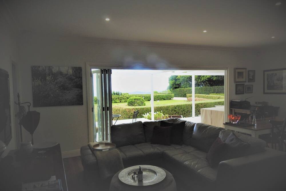 Photo of Livingroom in Balmoral Ridge
