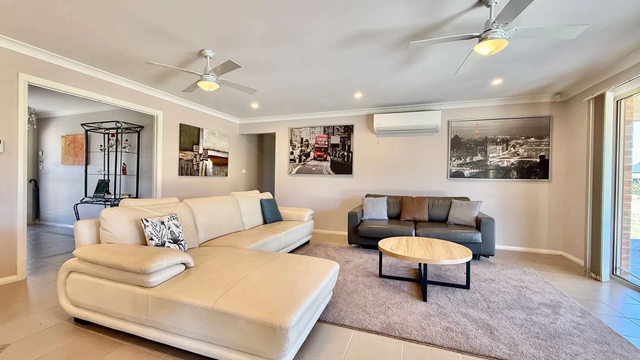 Photo of Livingroom in Broke