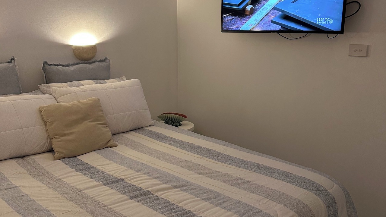 Photo of Bedroom in Golden Beach
