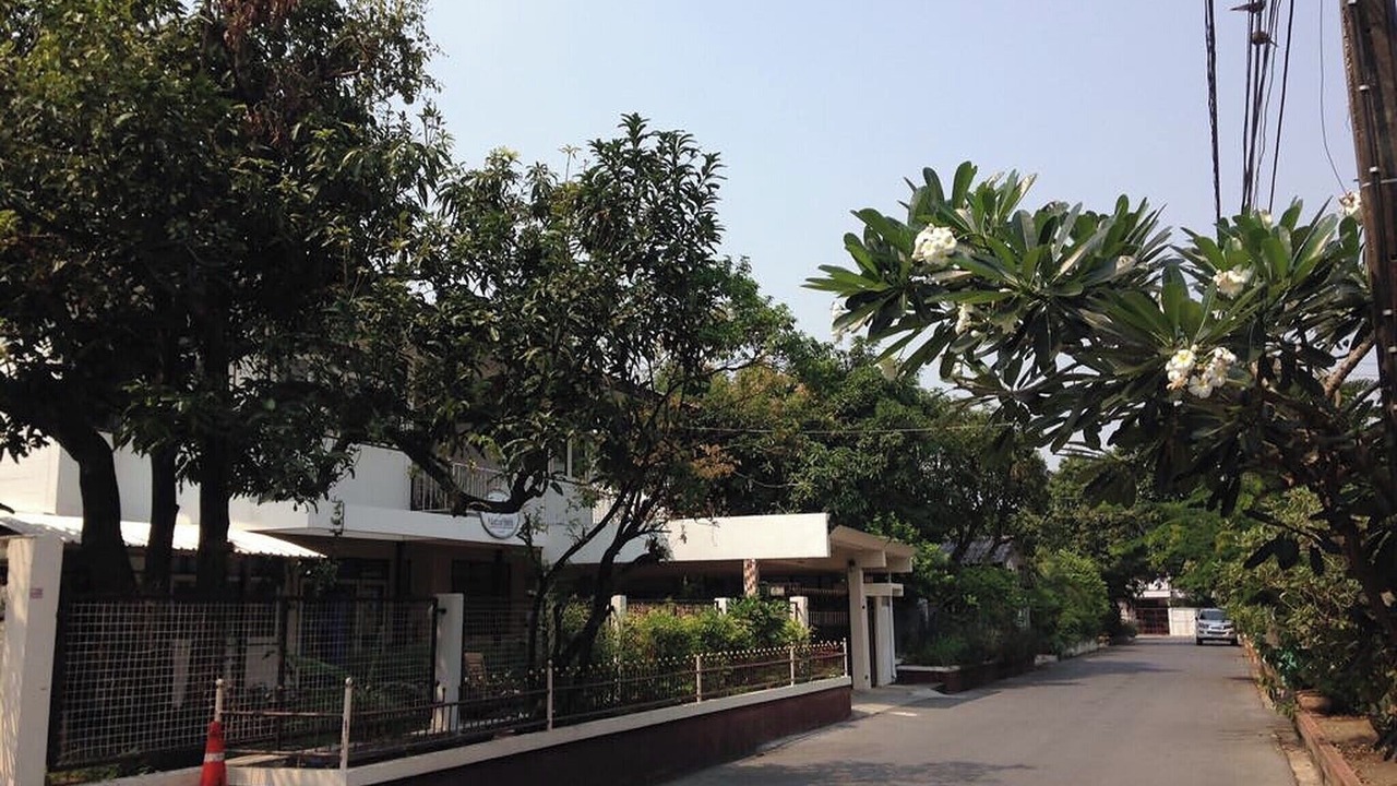 Photo of Outdoor in Khanna Yao