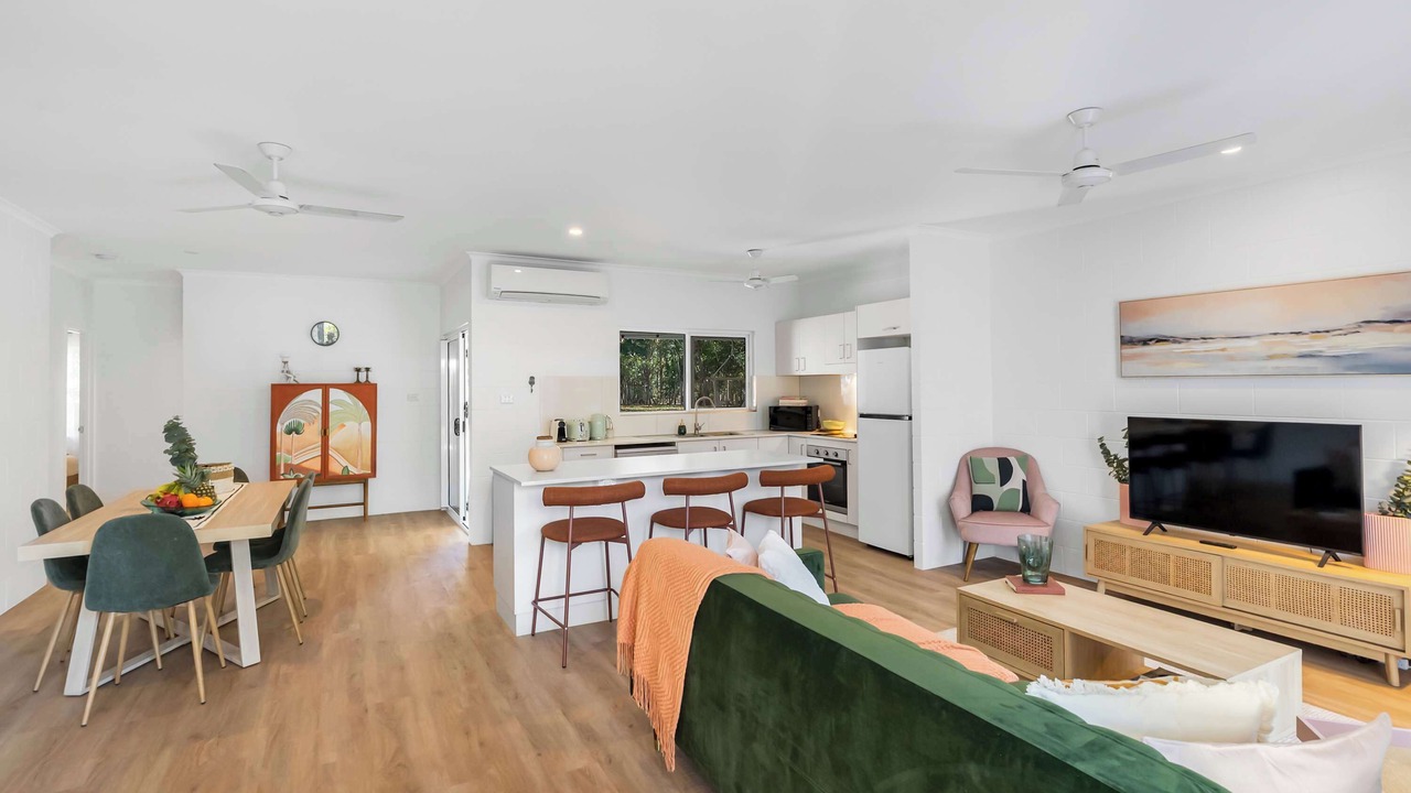 Photo of Livingroom in Holloways Beach