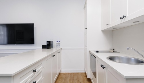 Suite (Lodge)