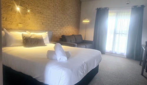 Superior Room, 1 Queen Bed, Shower Grab Bars, Mountain View