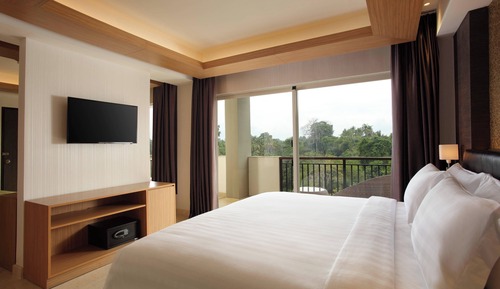 Suite, 1 King Bed, Non Smoking, Balcony