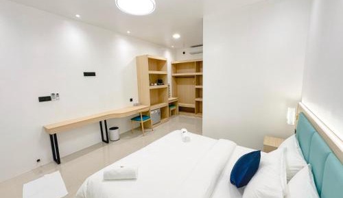 Deluxe Double or Twin Room with Pool Access