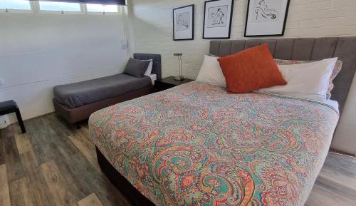 King Studio with Sofa Bed