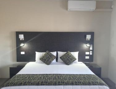 Deluxe Suite with Spa Bath