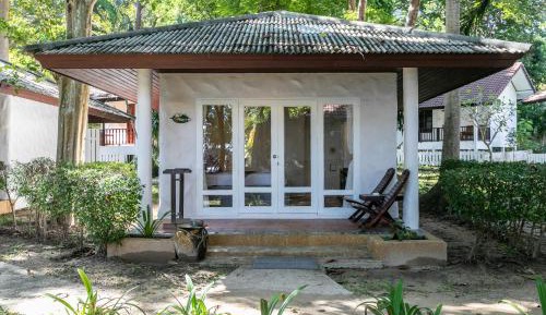Poolside Cottage