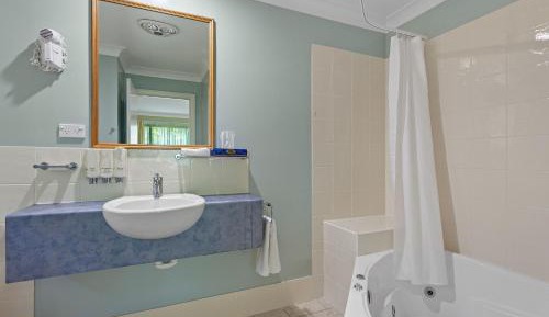 One Bedroom Apartment with Spa Bath