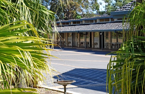 Long Jetty Hotel | Jetty Motel the Entrance