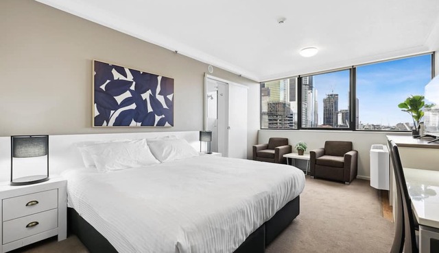 Central Brisbane Studio with Stunning River Views